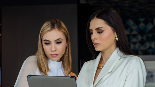 Empoderamiento Infinito: Cómo la Moda Eleva a las Mujeres de Poder